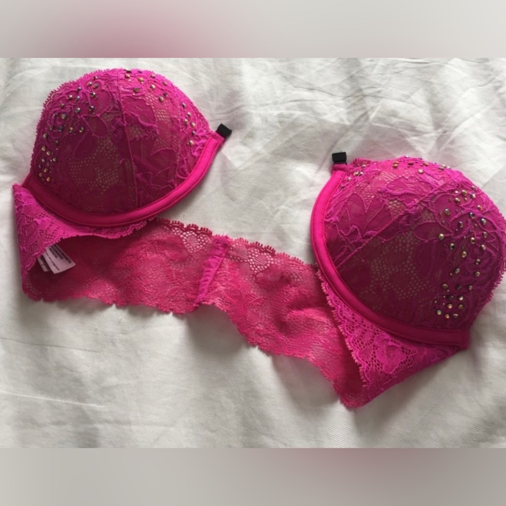 Victoria's Secret Embellished
Strapless Bra
Size: 32B Victoria's - Picture 6 of 6